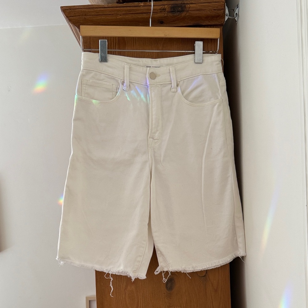 Good American Cream/White Denim Long Bermuda Shorts